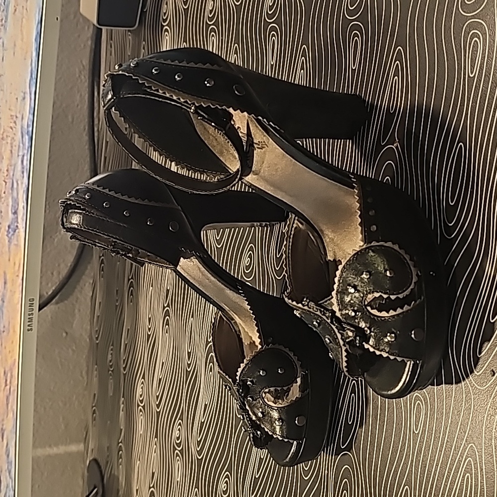 6.5 Carlos Santana Genuine leather heels